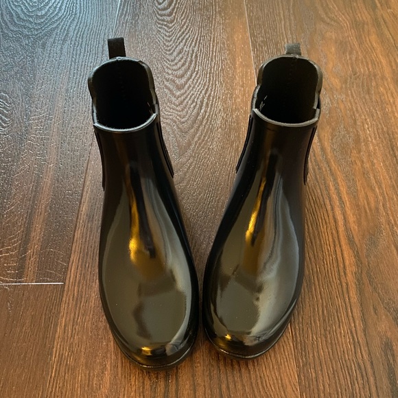 NWOT Hunter Chelsea Glossy Boots - Picture 5 of 11